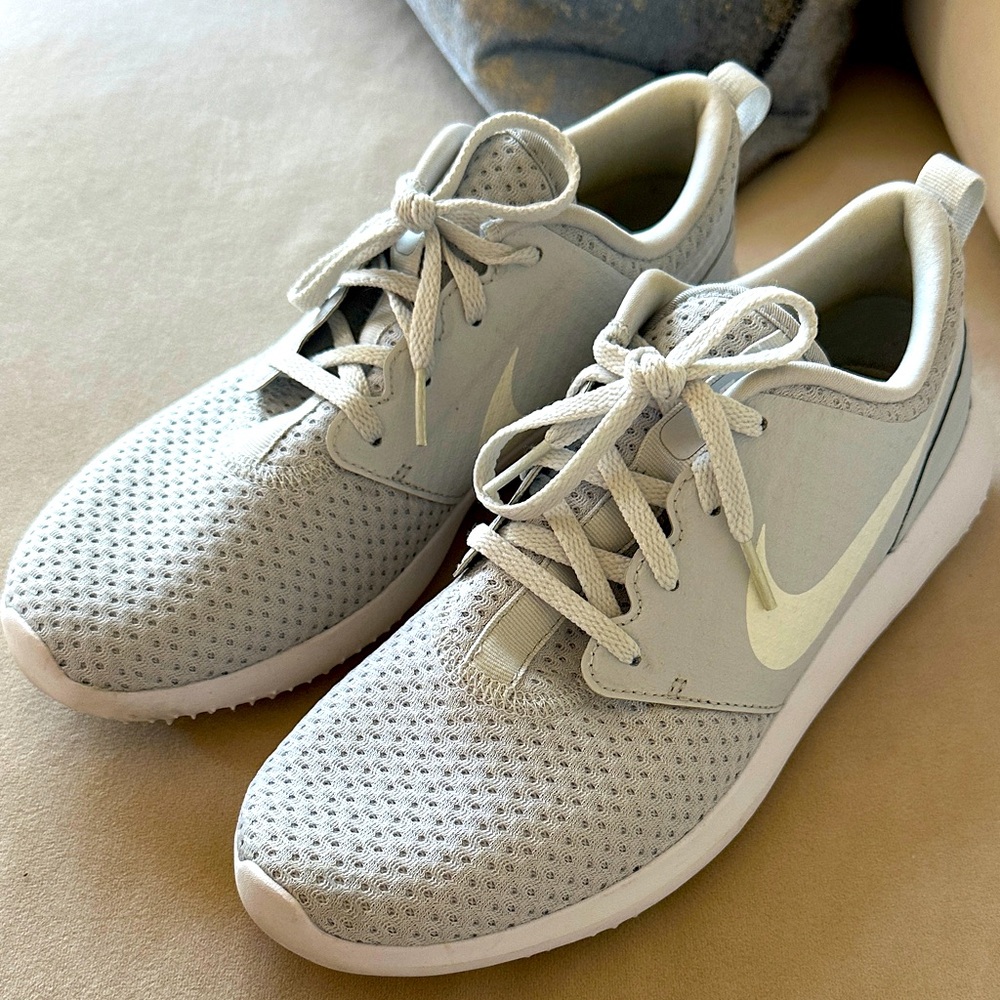 Nike Roshe Gray Mesh Sneakers